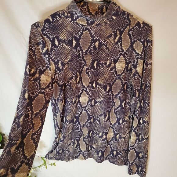 COPY - No boundaries snake print long sleeve new no tags - Picture 4 of 5